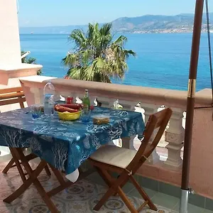 Blue Eden Strait Appartement